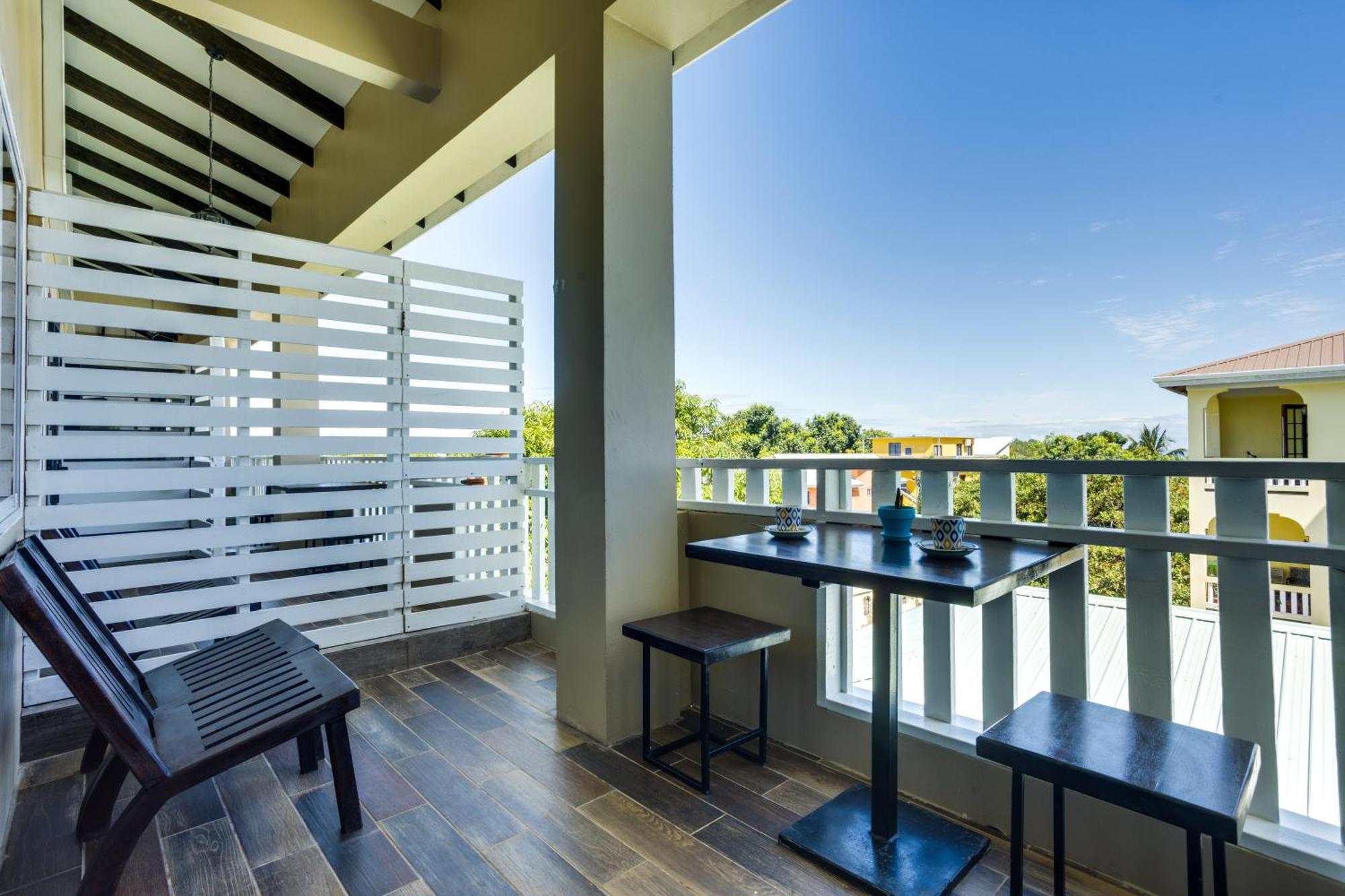 Louis' Apartments Placencia Eksteriør bilde