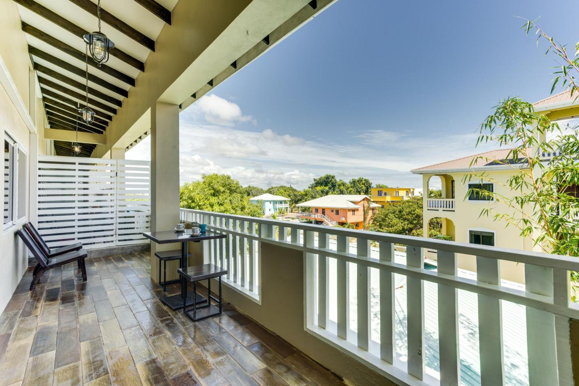 Louis' Apartments Placencia Eksteriør bilde
